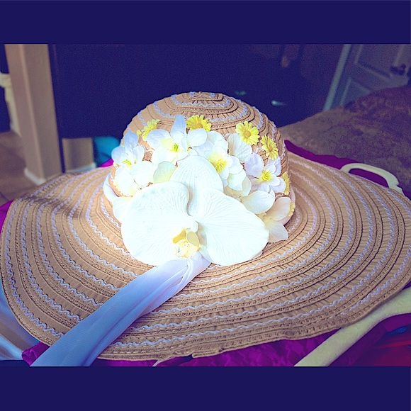 GHeart Floppy Junior or Young Women’s Tan and White SunHat - Picture 3 of 4